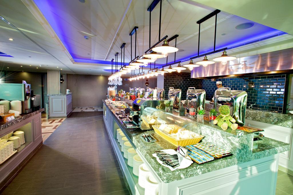 Fx Hotel Tainan Bagian luar foto